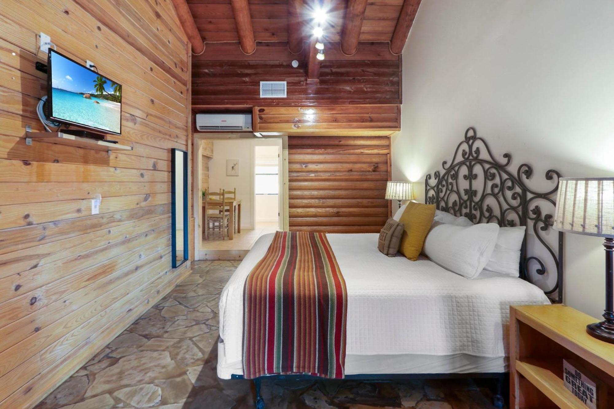 Wimberley Log Cabins Resort And Suites- Unit 3 Экстерьер фото